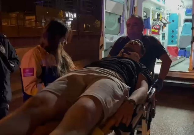 BURSA'DA OTOMOBİLİNİN KONTROLÜNÜ KAYBEDİP YOL KENARINDAKİ BARİYERE ÇARPAN SÜRÜCÜ...