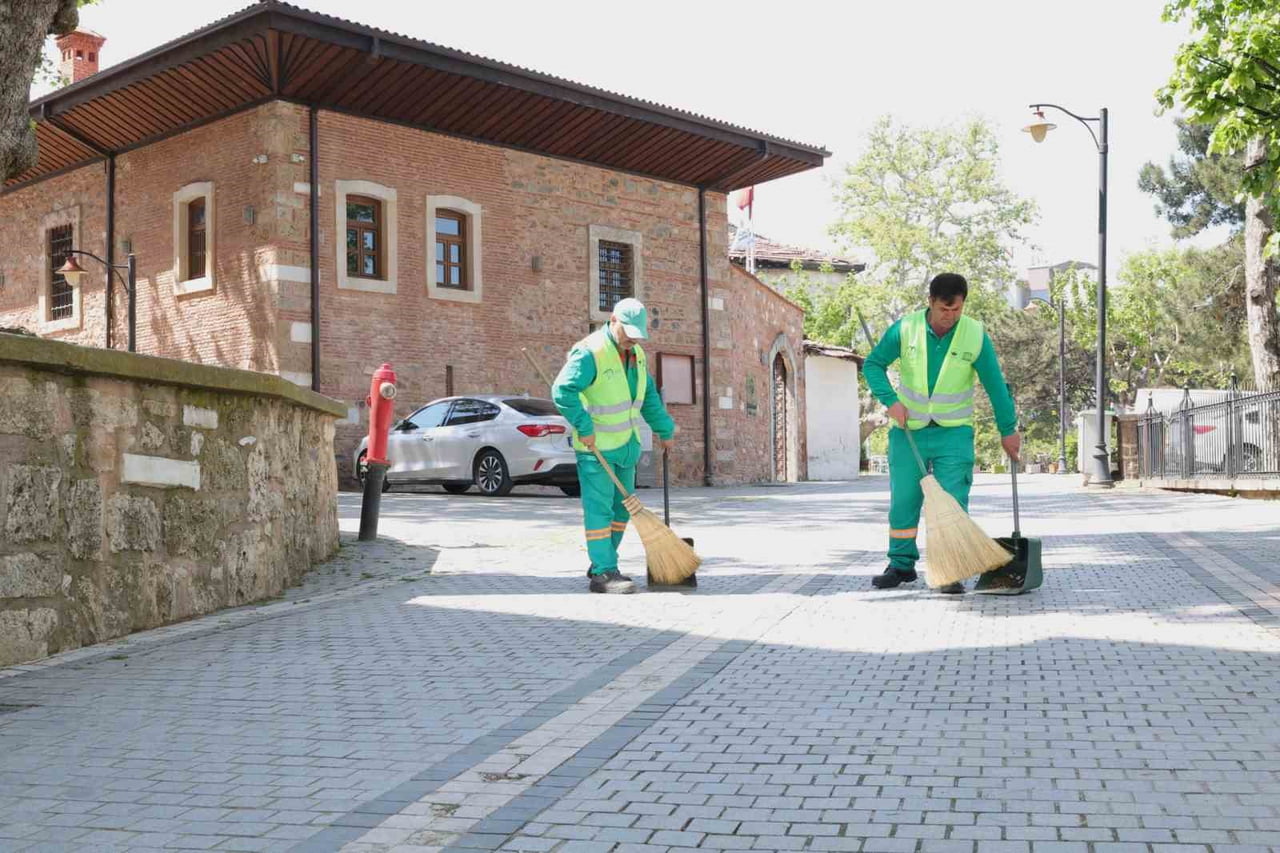 BURSA'DA TARİHİ MEKANLARA ÖZEL TEMİZLİK EKİBİ KURULDU
