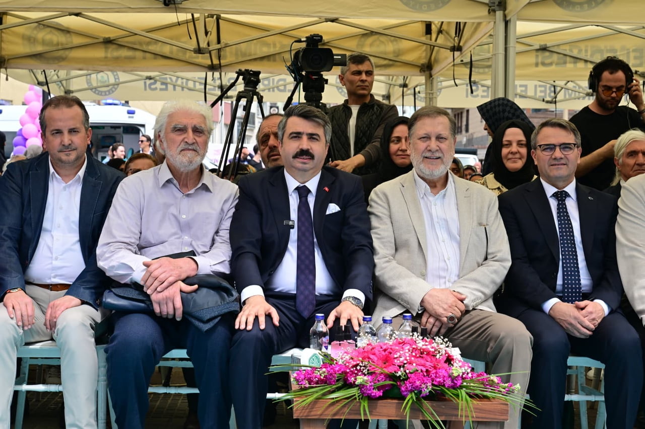 BURSA'DA YILDIRIM BELEDİYESİ TARAFINDAN DÜZENLENEN ERGUVAN BAYRAMI SONA ERDİ. ÜÇ GÜN BOYUNCA SÜREN...