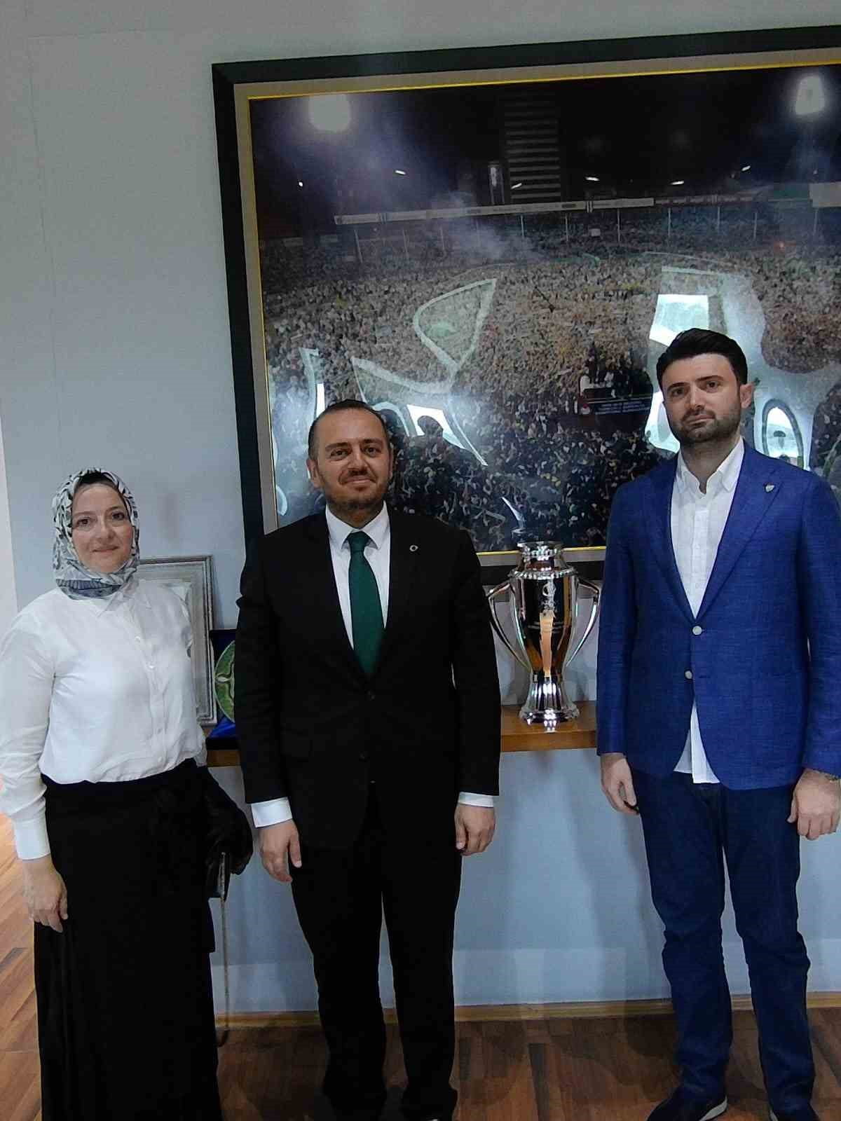 BURSA'DAKİ İKİ METRO İSTASYONUNUN İSİM HAKKINI 5 YILLIĞINA ALARAK BURSASPOR'A DESTEK OLAN BURSA...
