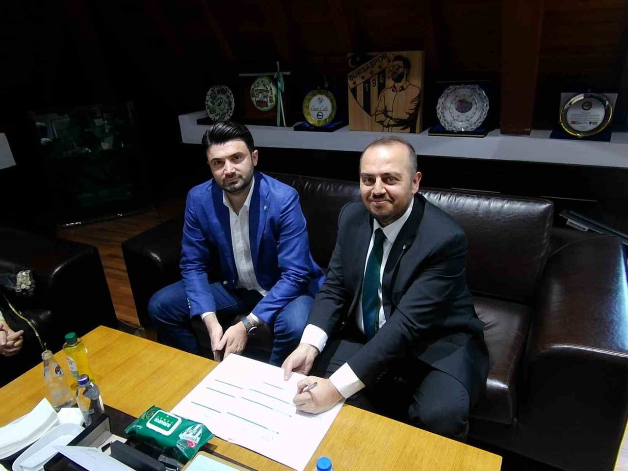 BURSA'DAKİ İKİ METRO İSTASYONUNUN İSİM HAKKINI 5 YILLIĞINA ALARAK BURSASPOR'A DESTEK OLAN BURSA...