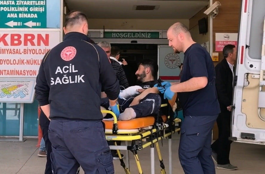 BURSA'NIN İNEGÖL İLÇESİNDE DEMİR SAC KESİMİ YAPAN GENÇ, SPİRAL TAŞININ FIRLAMASI SONUCU...