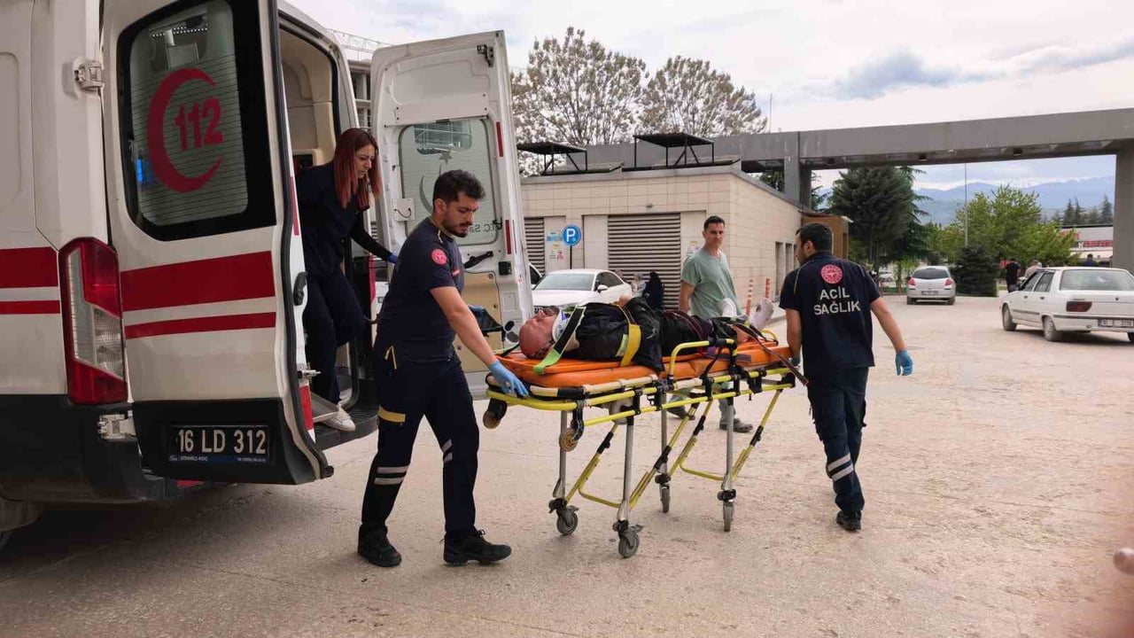 BURSA'NIN İNEGÖL İLÇESİNDE MEYDANA GELEN KAZADA KONTROLDEN ÇIKARAK DEVRİLEN MOTOSİKLETİN SÜRÜCÜSÜ...