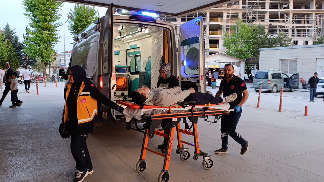 BURSA'NIN İNEGÖL İLÇESİNDE MEYDANA GELEN KAZADA OTOMOBİL İLE ÇARPIŞAN MOTOSİKLETİN SÜRÜCÜSÜ...