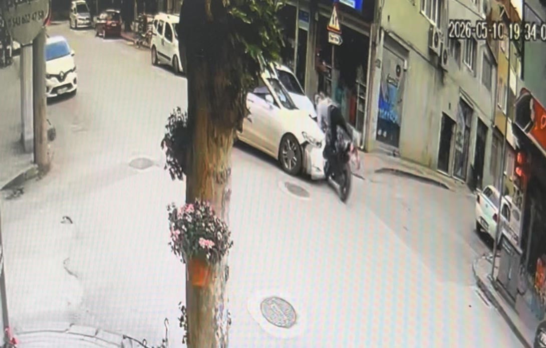 BURSA'NIN İNEGÖL İLÇESİNDE MEYDANA GELEN KAZADA OTOMOBİL İLE ÇARPIŞAN MOTOSİKLETİN SÜRÜCÜSÜ...