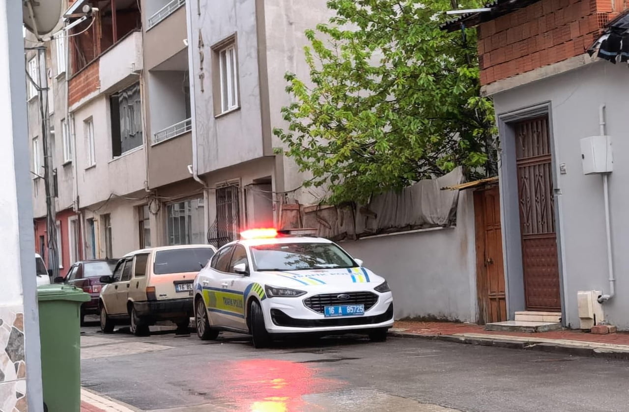 BURSA'NIN İNEGÖL İLÇESİNDE MEYDANA GELEN OLAYDA 3 KATLI APARTMANIN İKİNCİ KAT BALKONUNDAN DÜŞEN...