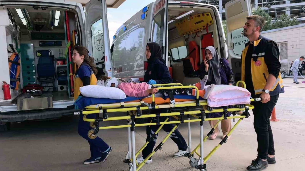 BURSA'NIN İNEGÖL İLÇESİNDE MEYDANA GELEN OLAYDA BALKONDAN BAŞINA MERMER DÜŞEN ÇOCUK AĞIR...