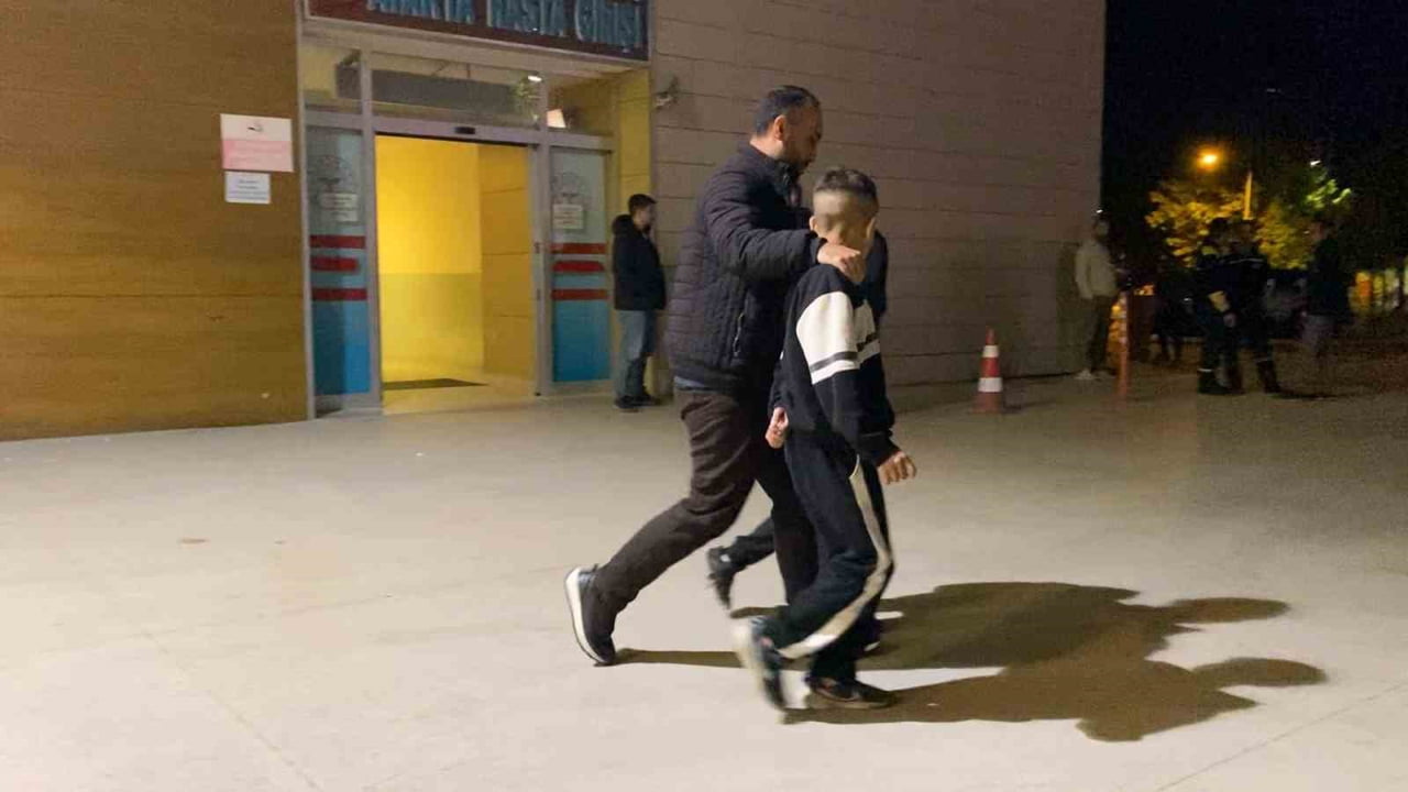BURSA'NIN İNEGÖL İLÇESİNDE PASAJDA BULUNAN FENERBAHÇELİLER DERNEĞİ'NDE YANGIN ÇIKARAN 2 ÇOCUK...