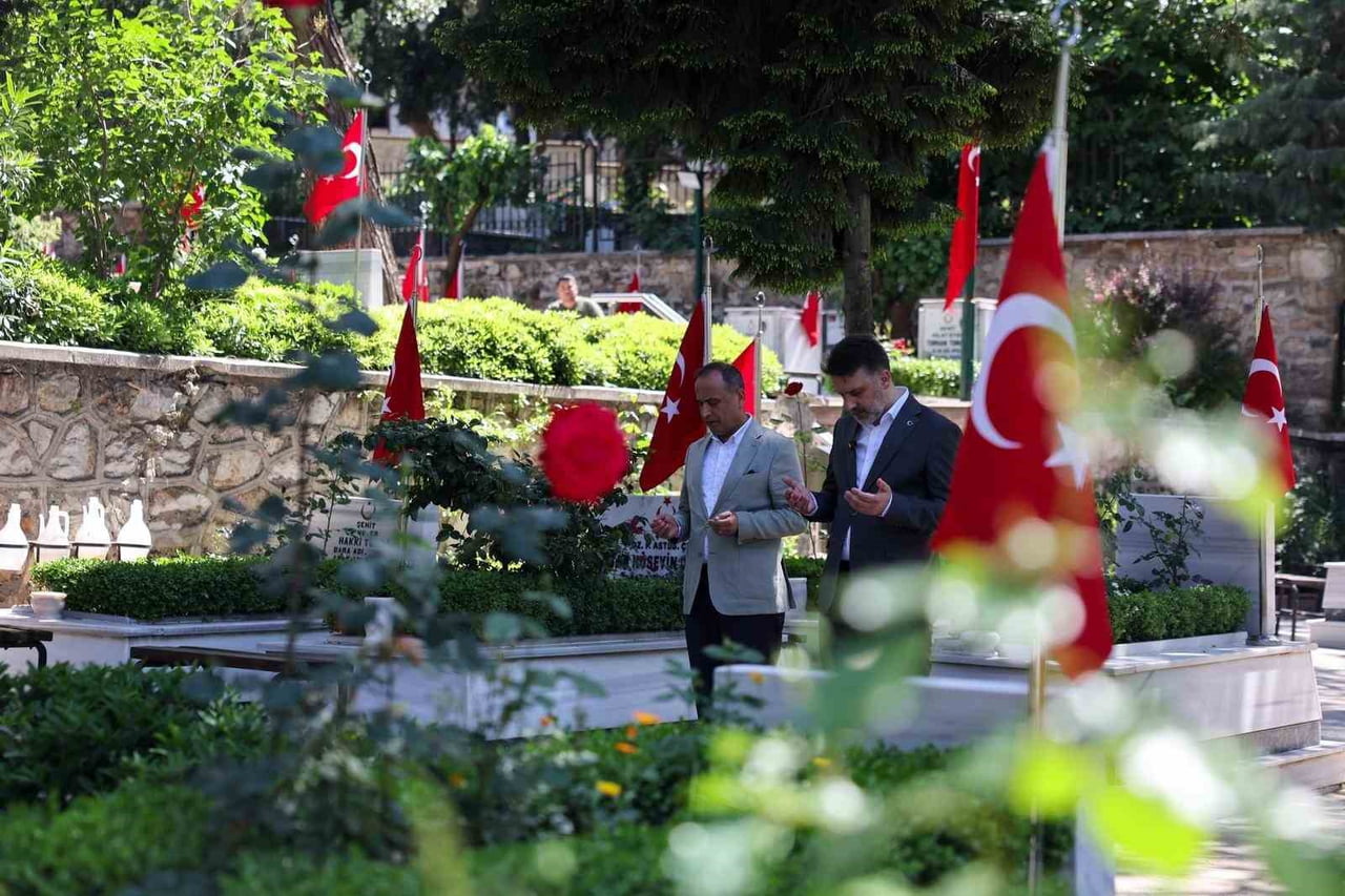 BURSA BÜYÜKŞEHİR BELEDİYESİ BAŞKAN VEKİLİ ŞAHİN BİBA, KURBAN BAYRAMI AREFESİNDE HEM ESNAFI ZİYARET...
