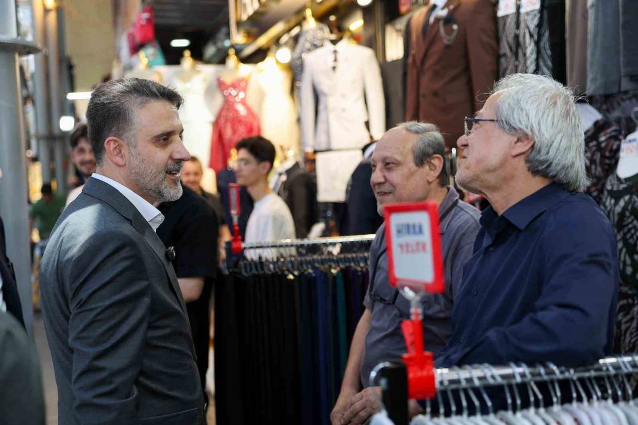BURSA BÜYÜKŞEHİR BELEDİYESİ BAŞKAN VEKİLİ ŞAHİN BİBA, KURBAN BAYRAMI AREFESİNDE HEM ESNAFI ZİYARET...