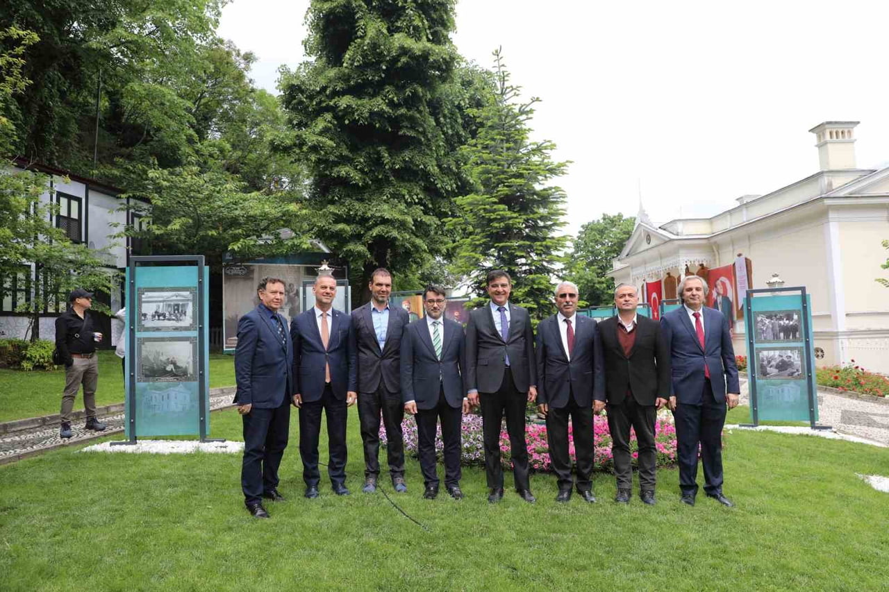 BURSA BÜYÜKŞEHİR BELEDİYESİ EV SAHİPLİĞİNDE HAZIRLANAN ‘HÜNKÂR KÖŞKÜ’NDE ZAMANIN TANIKLARI’...