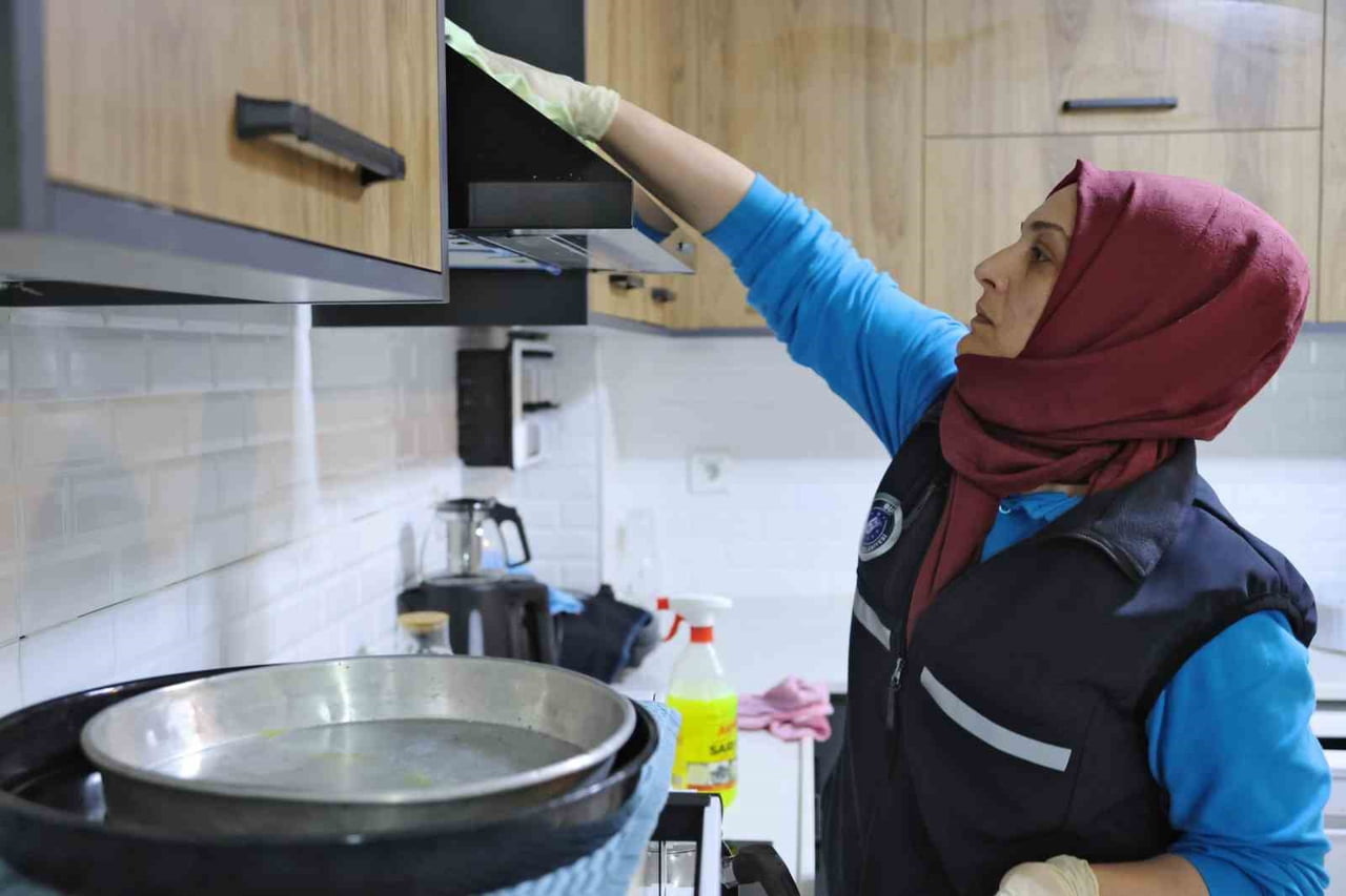 BURSA BÜYÜKŞEHİR BELEDİYESİ, RAMAZAN AYINDA OLDUĞU GİBİ KURBAN BAYRAMI ÖNCESİNDE DE YAŞLI, ENGELLİ...
