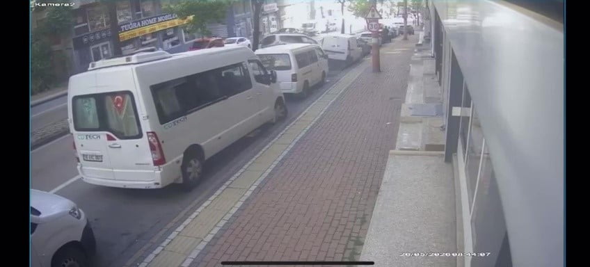 BURSA’DA DİREKSİYON HAKİMİYETİNİ KAYBEDEN SÜRÜCÜNÜN PARK HALİNDEKİ 6 ARACA ÇARPMASIYLA ORTALIK...