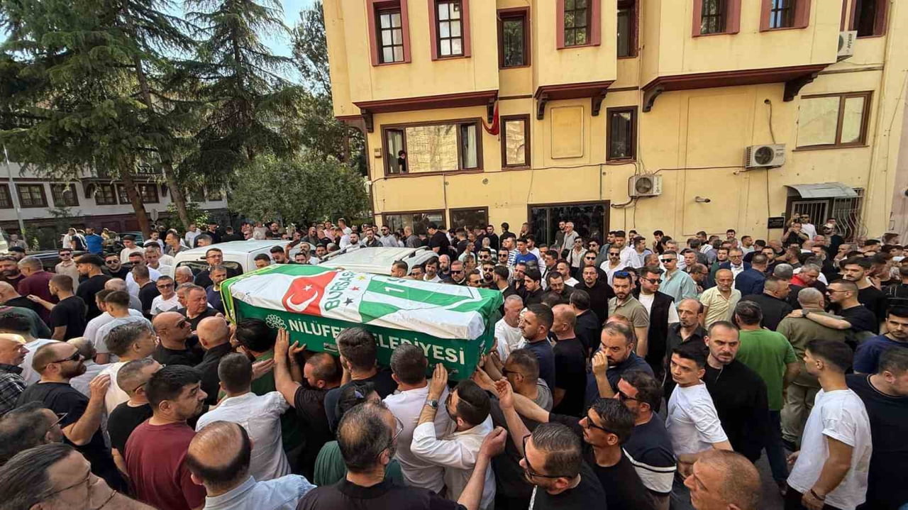 BURSA’DA GEÇİRDİĞİ MOTOSİKLET KAZASINDA HAYATINI KAYBEDEN BURSASPOR TARAFTAR GRUBU TEKSAS’IN ESKİ...