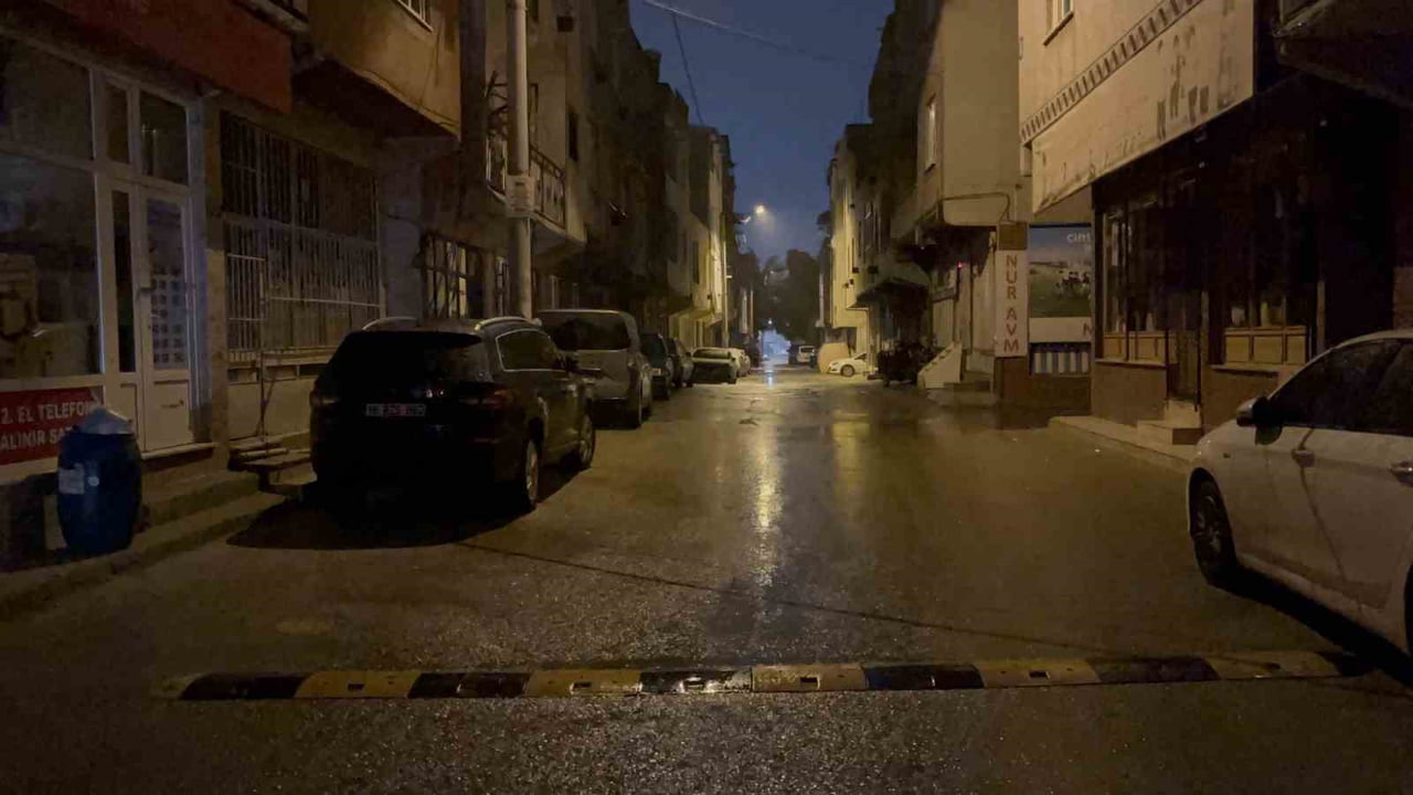 BURSA’DA İDDİAYA GÖRE SÜRÜCÜNÜN GÖRMEDİĞİ 4 YAŞINDAKİ KIZ, ARACIN ALTINDA KALDI. ARKADAŞLARININ...