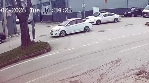 Bursa dönüş yapan otomobile motosiklet böyle çarptı