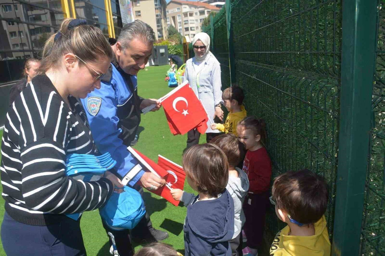 BURSA İL EMNİYET MÜDÜRLÜĞÜ TARAFINDAN, ÇOCUKLARIN POLİS TEŞKİLATINA OLAN GÜVEN DUYGUSUNU...