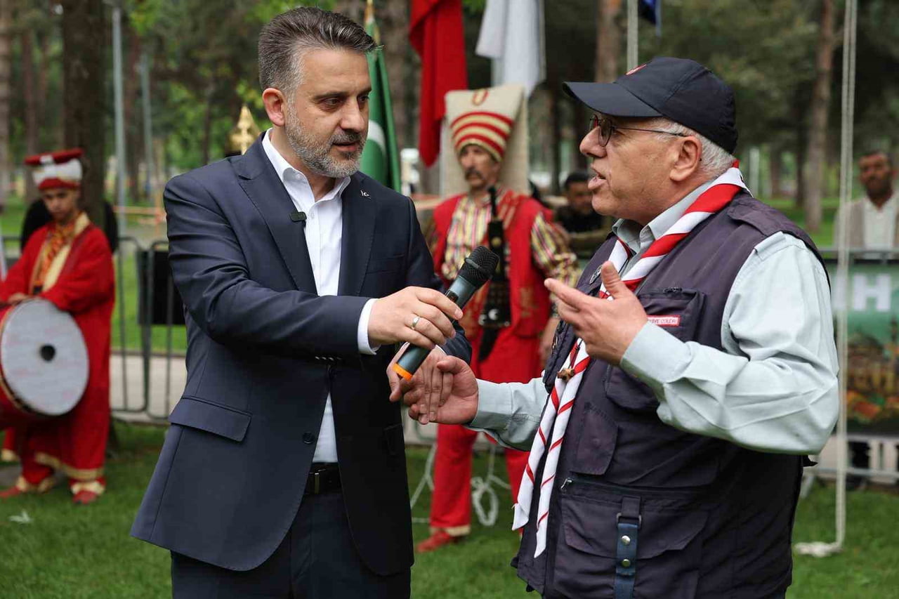 BURSA’NIN FETHİNİN 700. YILI ETKİNLİKLERİ KAPSAMINDA DÜZENLENEN FETİH KAMPI, YÜZLERCE GENCİ AYNI...