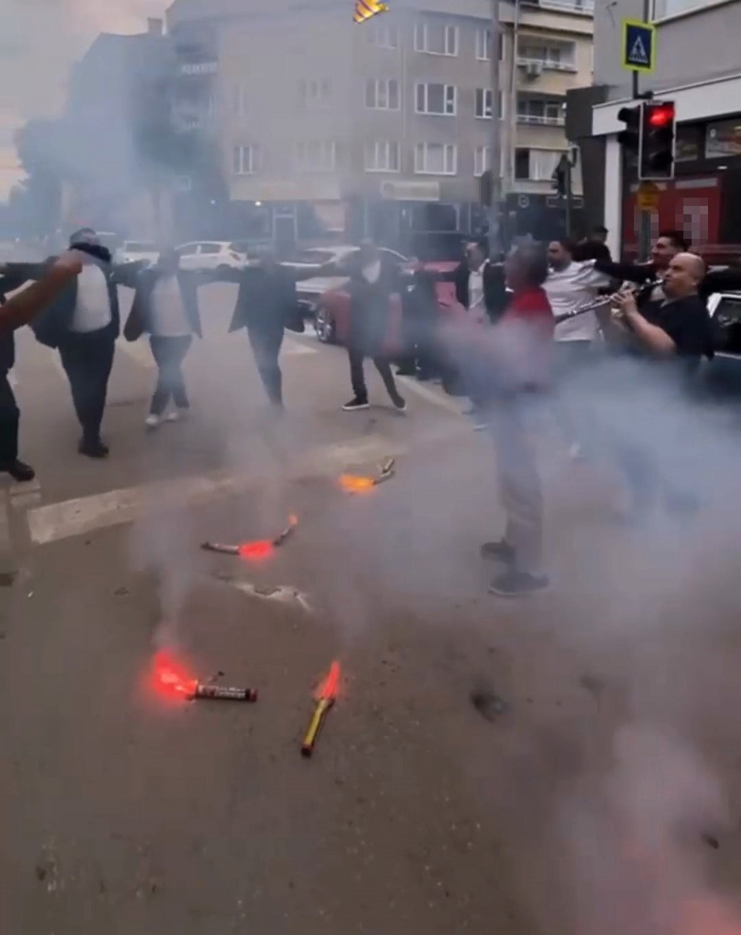 BURSA’NIN İNEGÖL İLÇESİNDE DÜZENLENEN BİR DÜĞÜNDE DEFALARCA HAVAYA ATEŞ AÇILMASI KORKU VE PANİĞE...