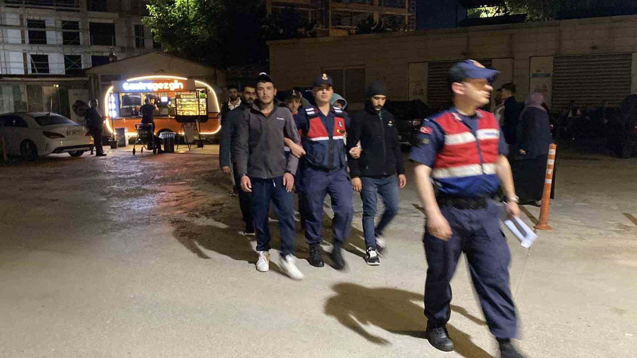 BURSA’NIN İNEGÖL İLÇESİNDE JANDARMA EKİPLERİNCE DÜZENLENEN OPERASYONDA ÜLKEYE KAÇAK YOLLARLA...