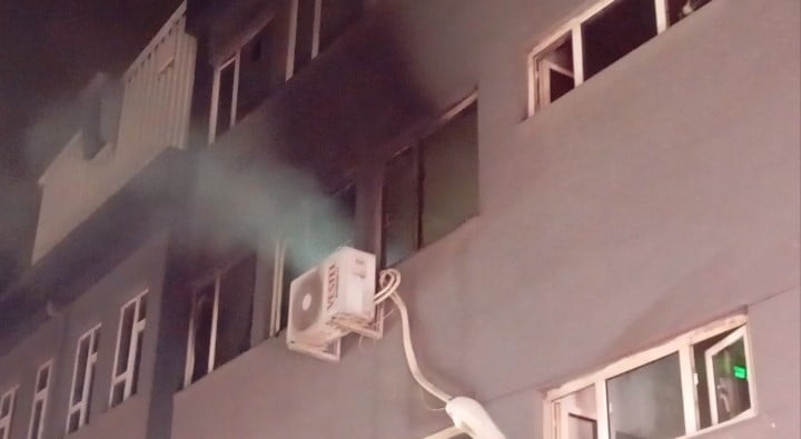 BURSA’NIN OSMANGAZİ İLÇESİNDE BULUNAN BİR TEKSTİL ATÖLYESİNDE ÇIKAN YANGIN, İTFAİYE EKİPLERİNİN...