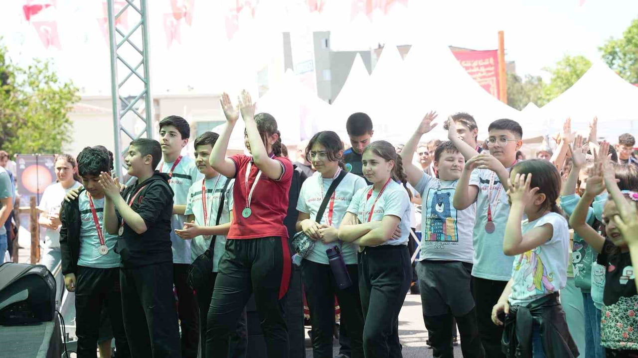 BURSA’NIN YILDIRIM İLÇESİNDE 19 MAYIS ATATÜRK’Ü ANMA, GENÇLİK VE SPOR BAYRAMI’NIN 107’NCİ YIL...
