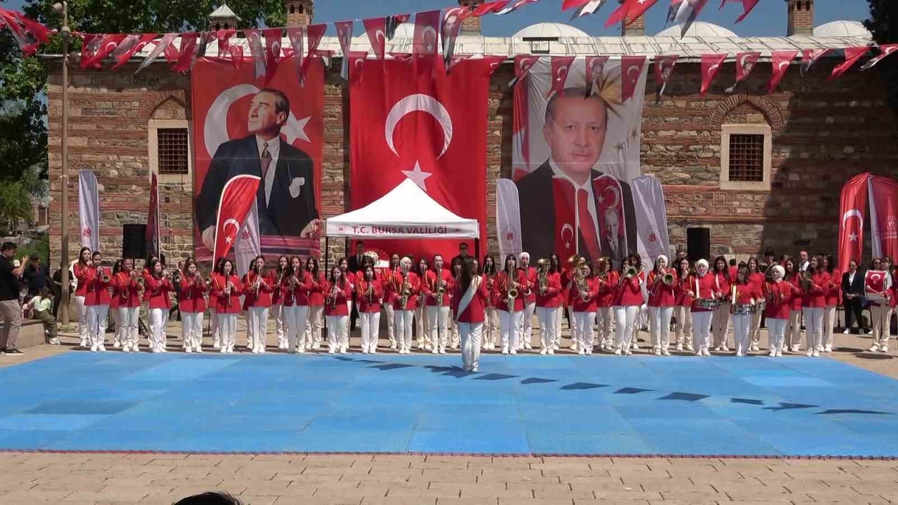 BURSA VALİLİĞİ TARAFINDAN DÜZENLENEN 19 MAYIS ATATÜRK'Ü ANMA, GENÇLİK VE SPOR BAYRAMI KUTLAMA...