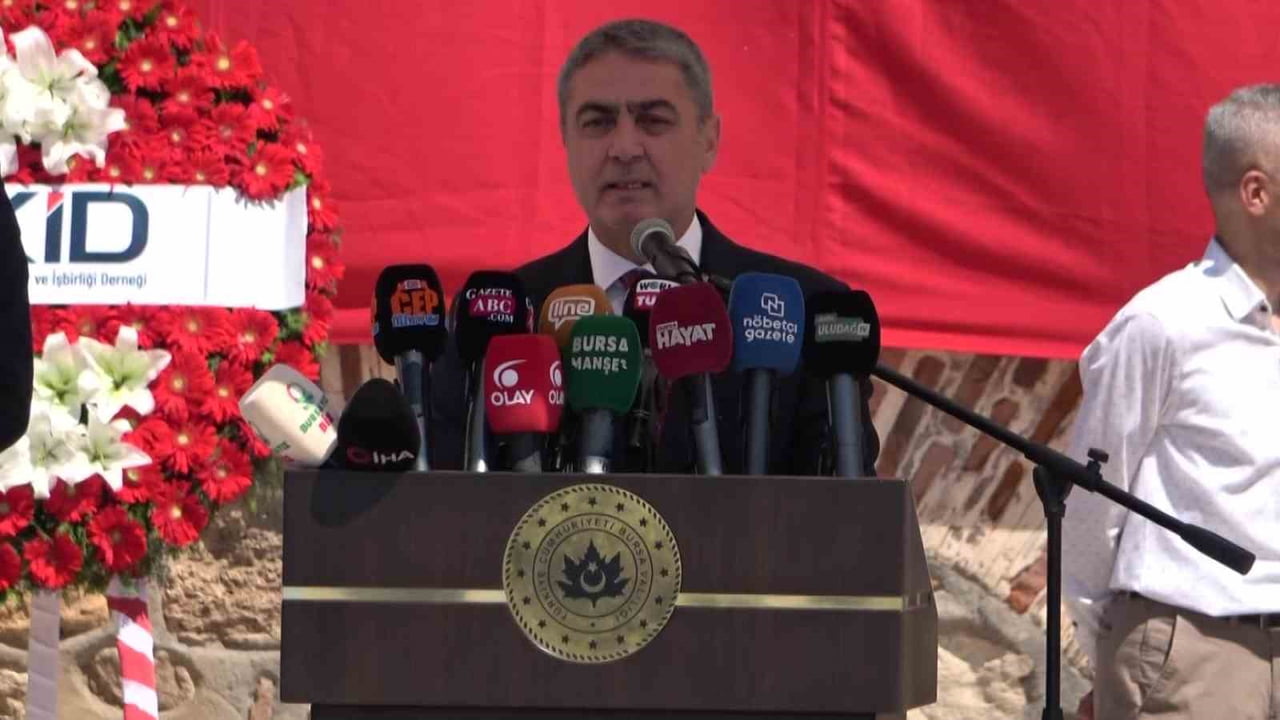 BURSA VALİLİĞİ TARAFINDAN DÜZENLENEN 19 MAYIS ATATÜRK'Ü ANMA, GENÇLİK VE SPOR BAYRAMI KUTLAMA...