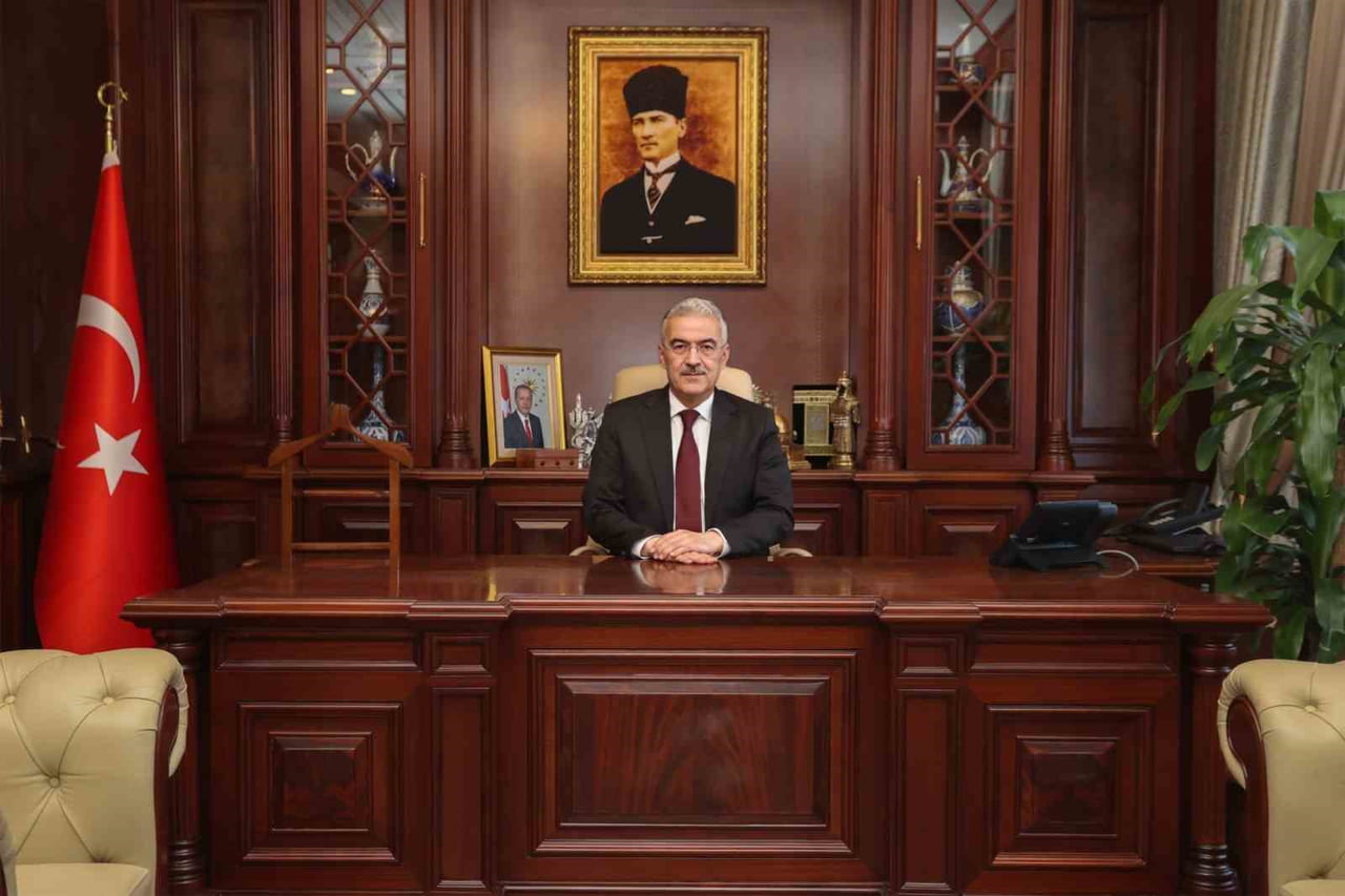 BURSA VALİSİ EROL AYYILDIZ KURBAN BAYRAMI DOLAYISIYLA KUTLAMA MESAJ YAYIMLADI. VALİ AYYILDIZ...