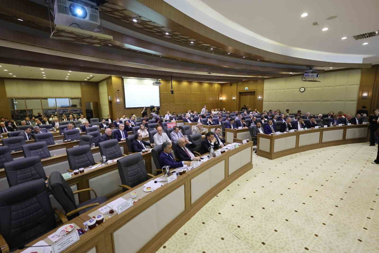 BUSKİ GENEL KURULU’NDA HEM SU TARİFESİNDE VATANDAŞIN FATURASINDA İNDİRİM SAĞLAYACAK KADEME...