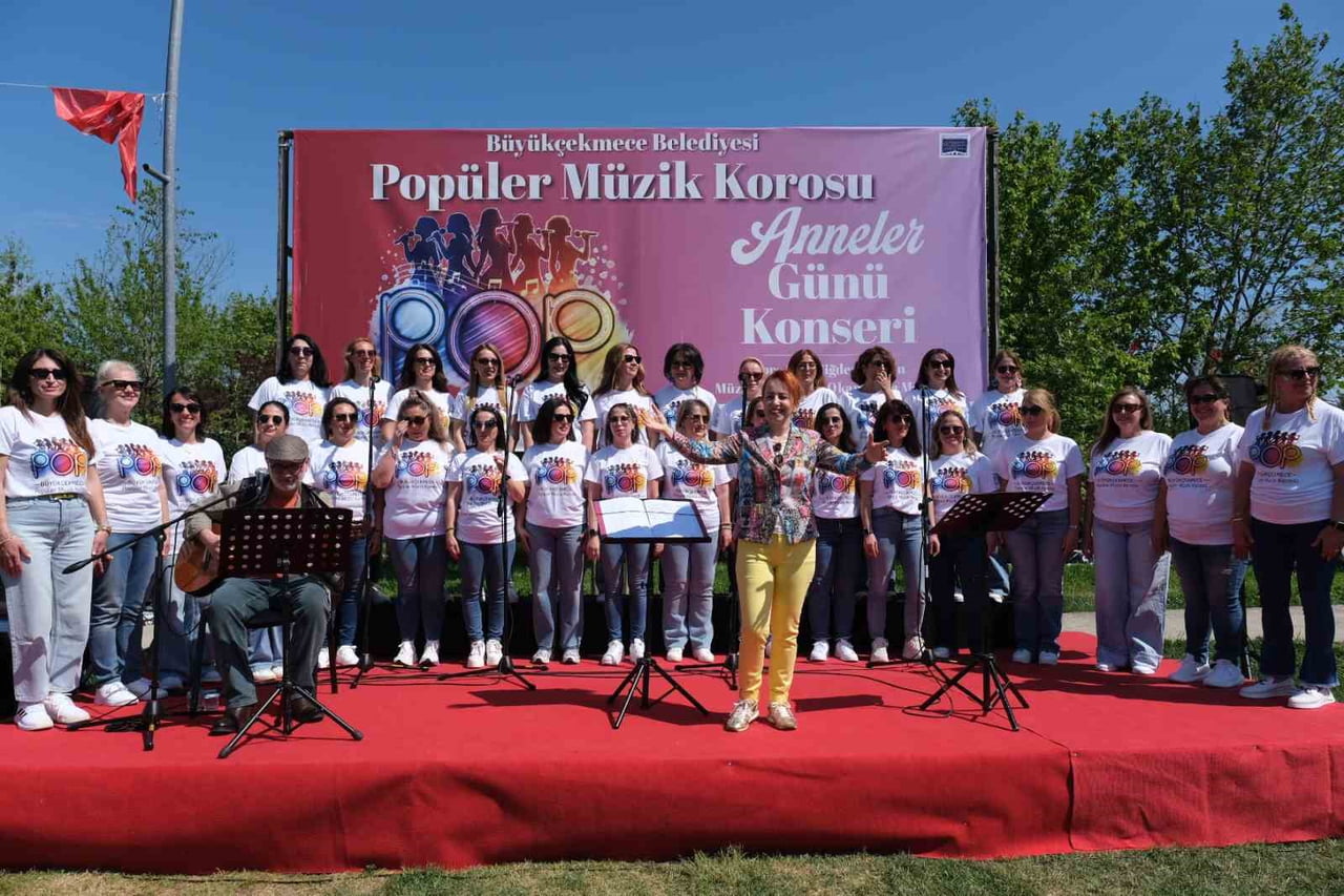 BÜYÜKÇEKMECE BELEDİYESİ'NİN ANNELER GÜNÜ'NE ÖZEL DÜZENLEDİĞİ "ANNELER GÜNÜ KONSERİ", ANNELERİN...