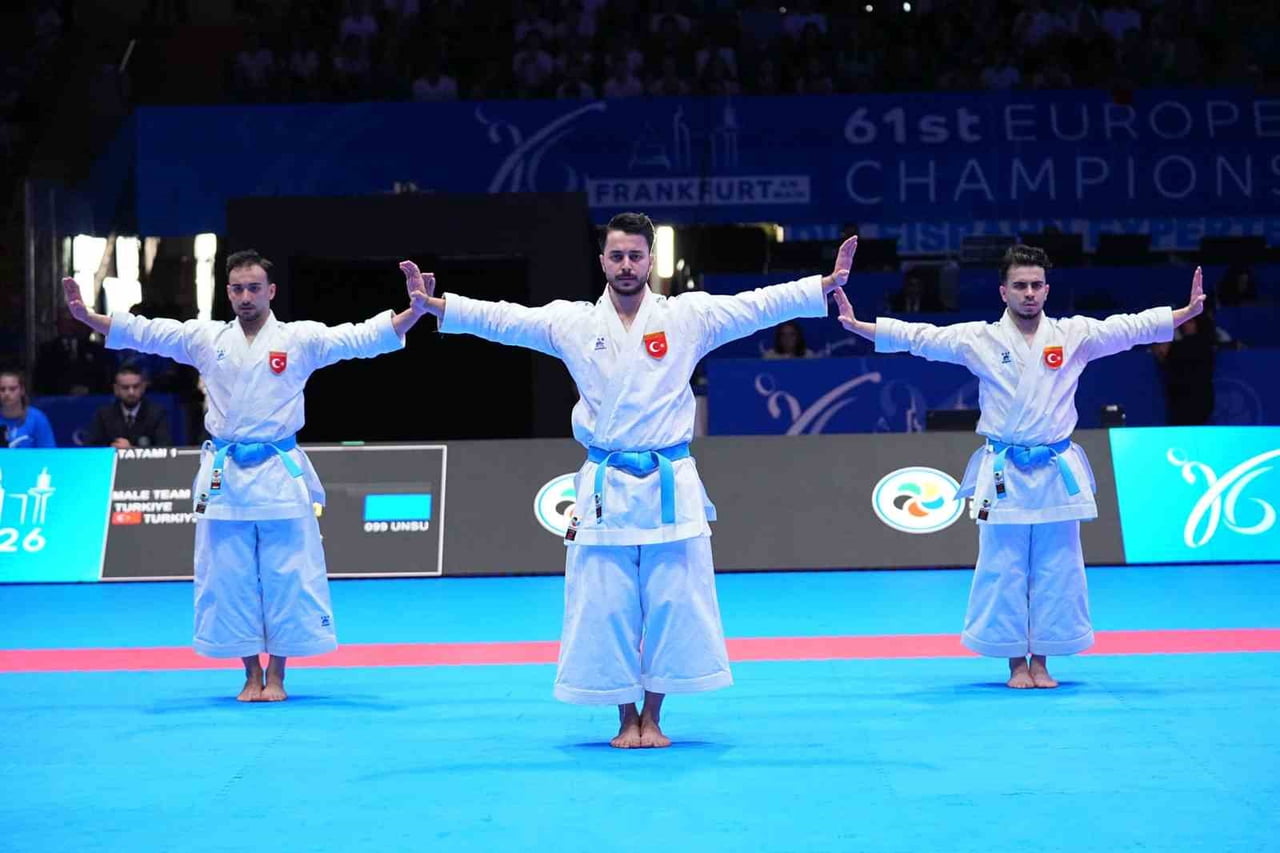 BÜYÜKLER AVRUPA KARATE ŞAMPİYONASI'NDA TÜRKİYE, ERKEK TAKIM KATADA GÜMÜŞ MADALYA KAZANDI.