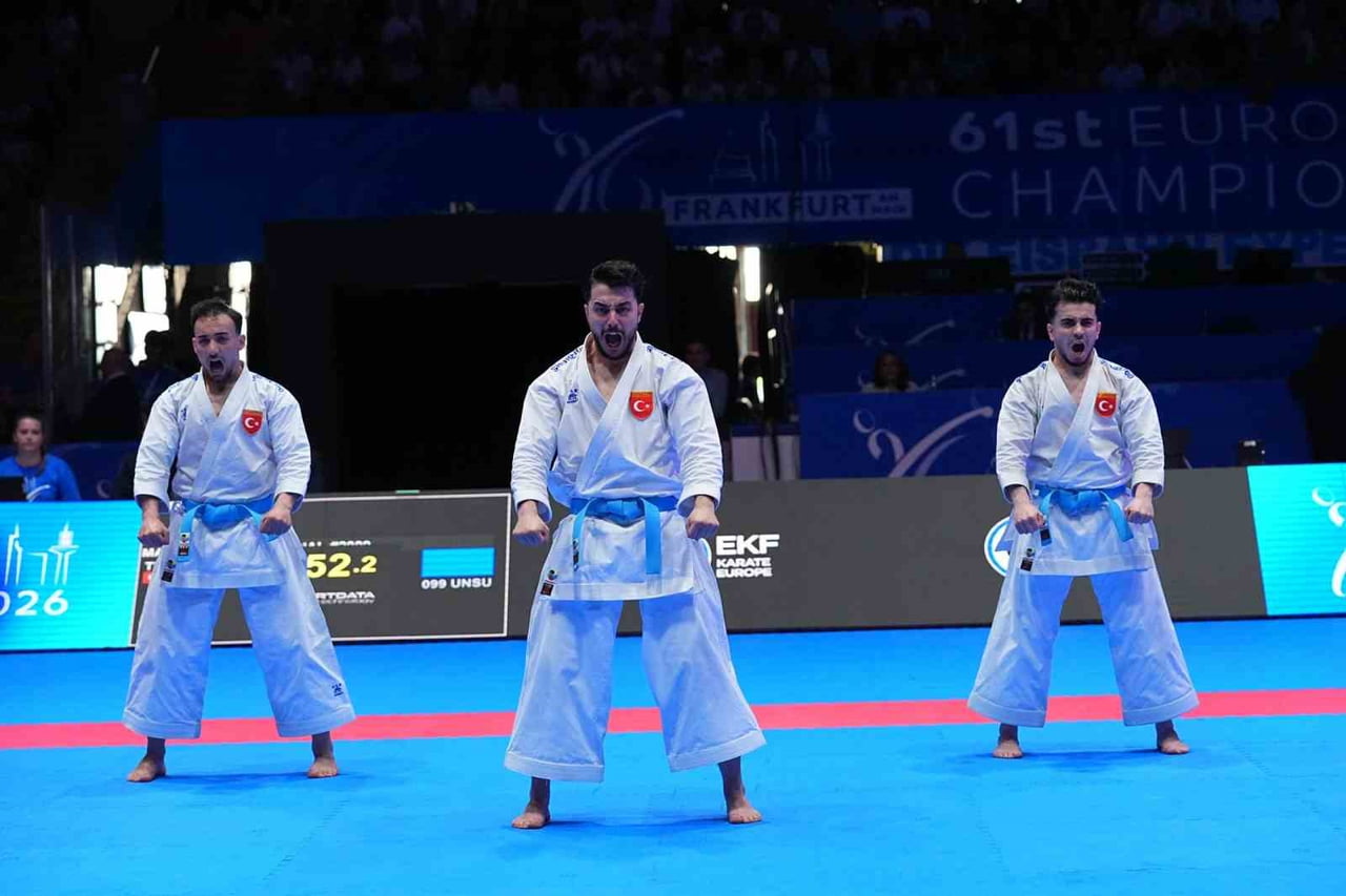 BÜYÜKLER AVRUPA KARATE ŞAMPİYONASI'NDA TÜRKİYE, ERKEK TAKIM KATADA GÜMÜŞ MADALYA KAZANDI.
