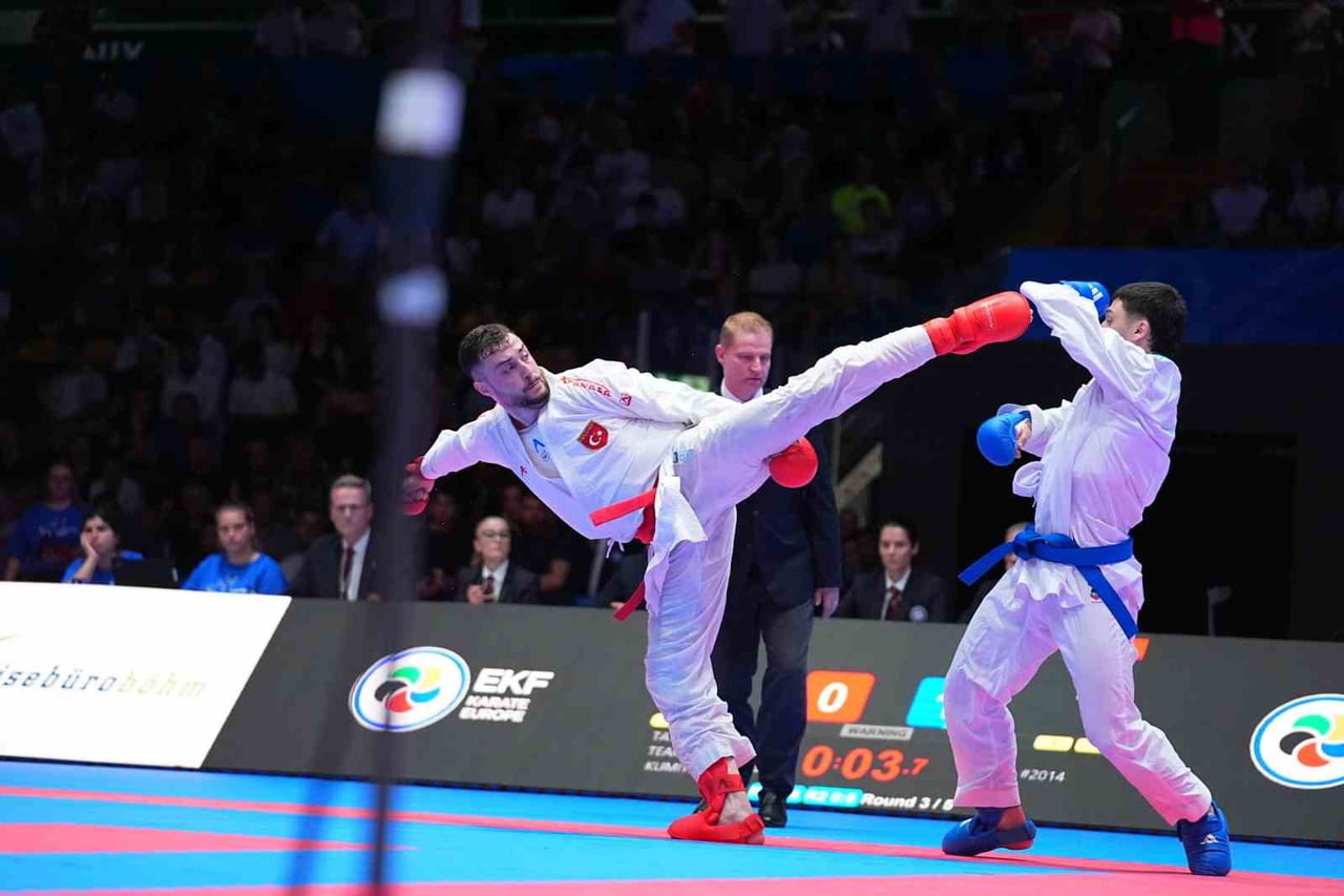 BÜYÜKLER AVRUPA KARATE ŞAMPİYONASI'NDA TÜRKİYE, ERKEK TAKIM KUMİTEDE GÜMÜŞ MADALYA...