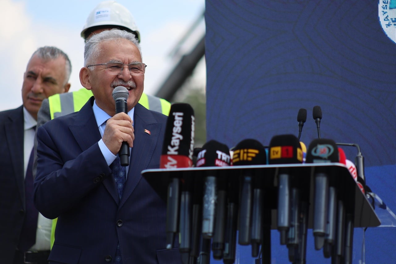 BÜYÜKŞEHİR BELEDİYE BAŞKANI MEMDUH BÜYÜKKILIÇ, YAPIMI DEVAM EDEN KARTAL KATLI KAVŞAĞI'NDA BASIN...