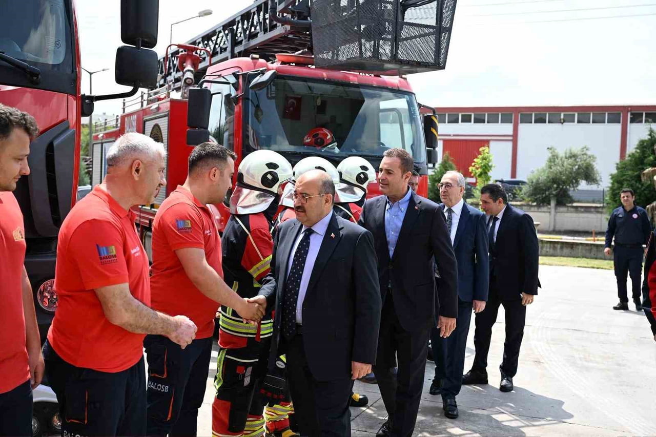 BÜYÜKŞEHİR’DEN OSB İTFAİYESİ’NE 11 YIL SONRA EKİPMAN DESTEĞİ