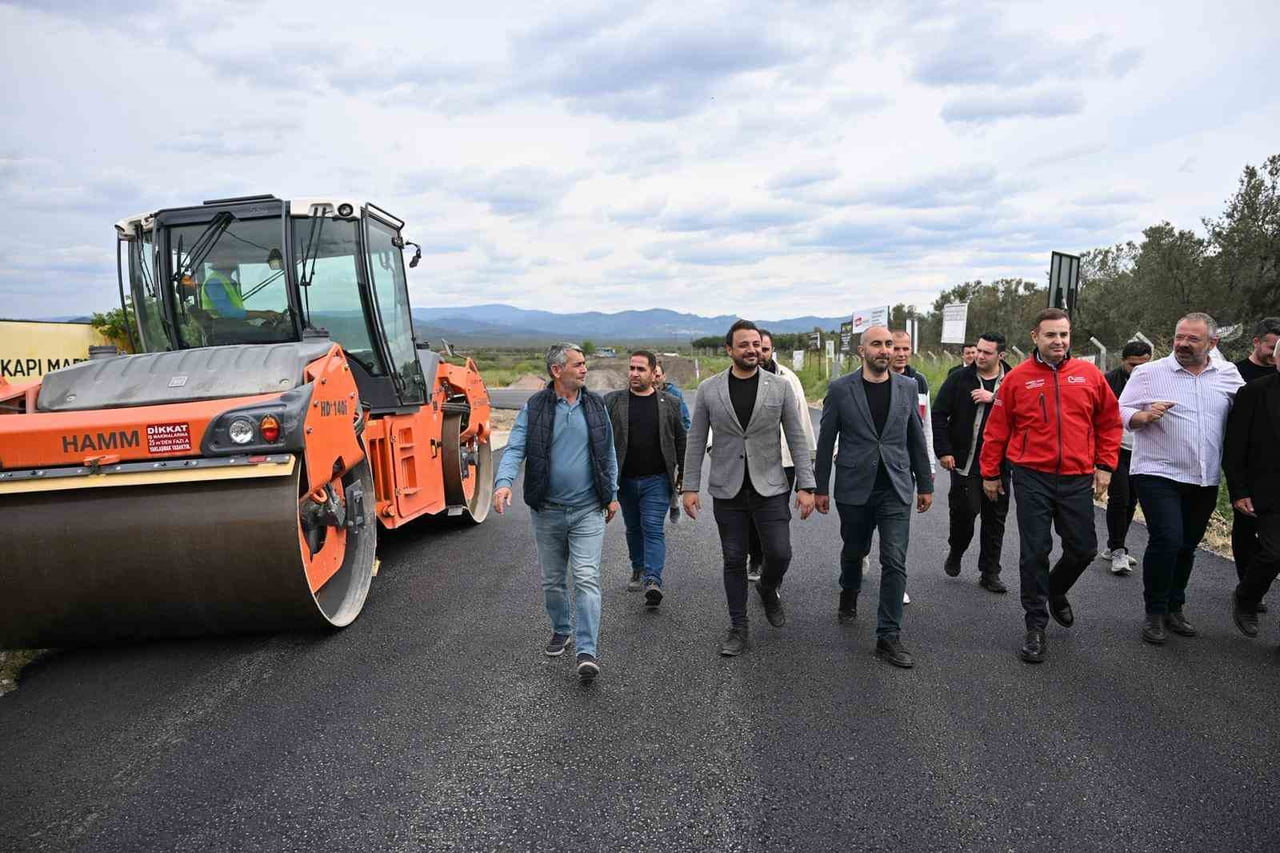 BÜYÜKŞEHİR YAZ KIŞ DEMEDEN YOL ÇALIŞMALARINA DEVAM EDİYOR