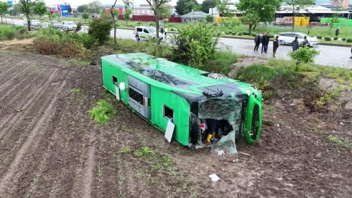 Çanakkale'de otobüs devrildi: Çok sayıda yaralı var