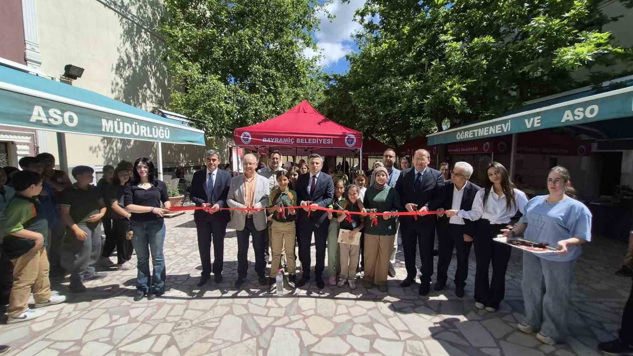 ÇANAKKALE'NİN BAYRAMİÇ İLÇESİNDE KAYMAKAMLIK KOORDİNESİNDE DÜZENLENEN KİTAP FESTİVALİNİN BU SENE...