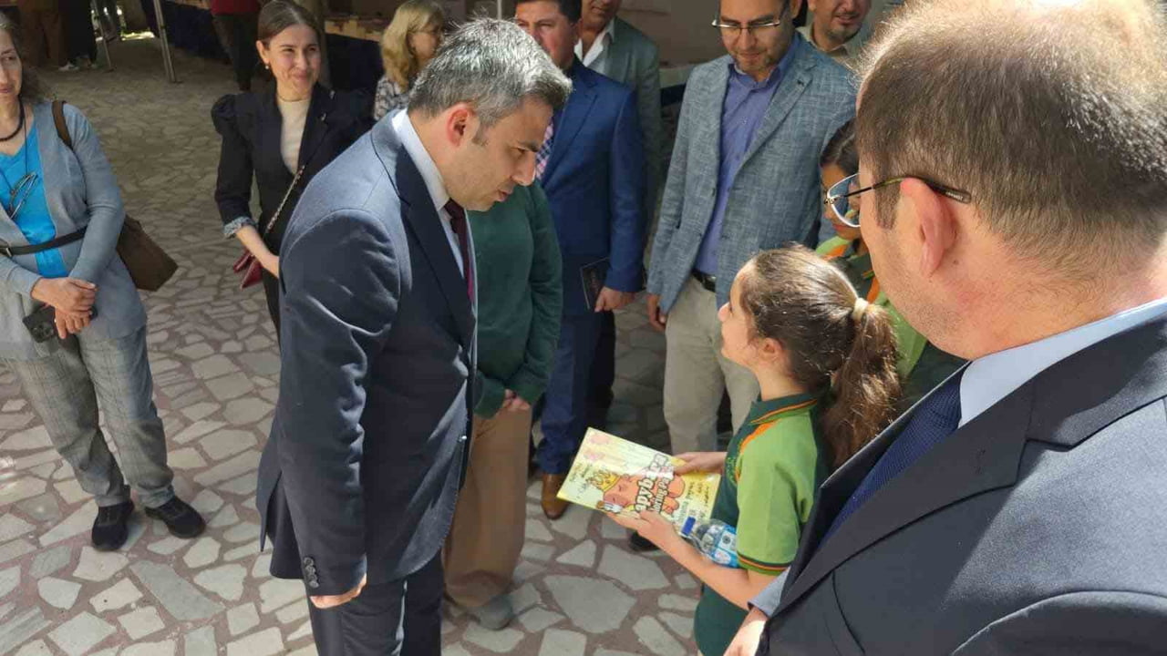 ÇANAKKALE'NİN BAYRAMİÇ İLÇESİNDE KAYMAKAMLIK KOORDİNESİNDE DÜZENLENEN KİTAP FESTİVALİNİN BU SENE...