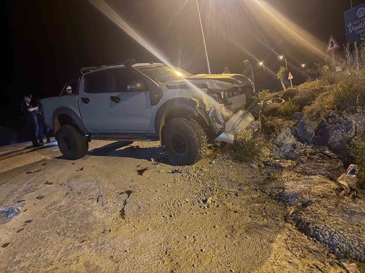 ÇANAKKALE'NİN EZİNE İLÇESİNDE KAMYONET İLE MOTOSİKLETİN KARIŞTIĞI KAZADA 19 YAŞINDAKİ MOTOSİKLET...