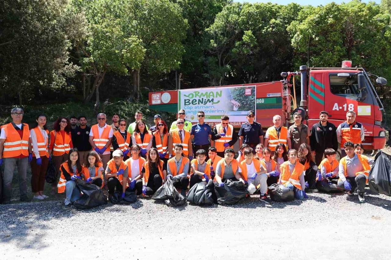 ÇANAKKALE'NİN GÖKÇEADA İLÇESİNDE KAYMAKAM OSMAN ACAR'IN KATILIMIYLA 'ORMAN BENİM' ETKİNLİĞİ...
