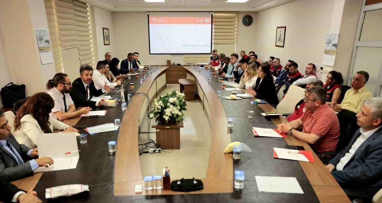 ÇANAKKALE’DE BUZAĞI KAYIPLARININ AZALTILMASINA YÖNELİK ÇALIŞMALAR ÇERÇEVESİNDE ‘MİLLİ KOLOSTRUM...
