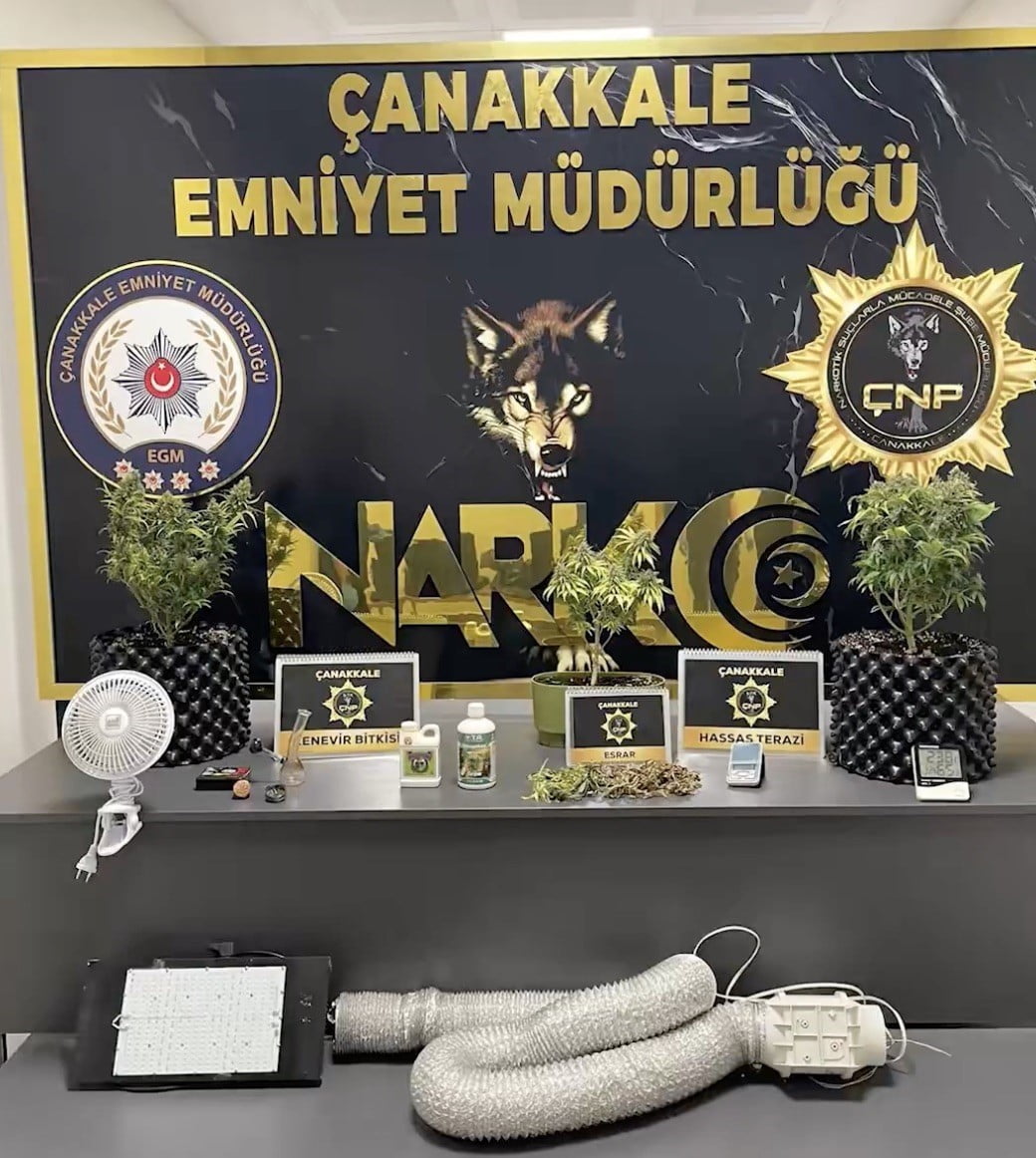 ÇANAKKALE’DE GERÇEKLEŞTİRİLEN UYUŞTURUCU OPERASYONUNDA 5 ŞÜPHELİ TUTUKLANIRKEN 1 ŞÜPHELİ HAKKINDA...