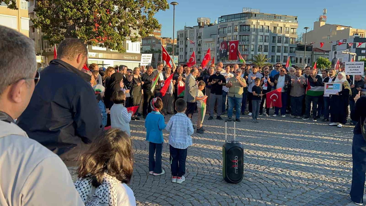 ÇANAKKALE’DE SABAH SAATLERİNDE İSRAİL TARAFINDAN SALDIRIYA UĞRAYAN SUMUD FİLOSU İÇİN DESTEK EYLEMİ...