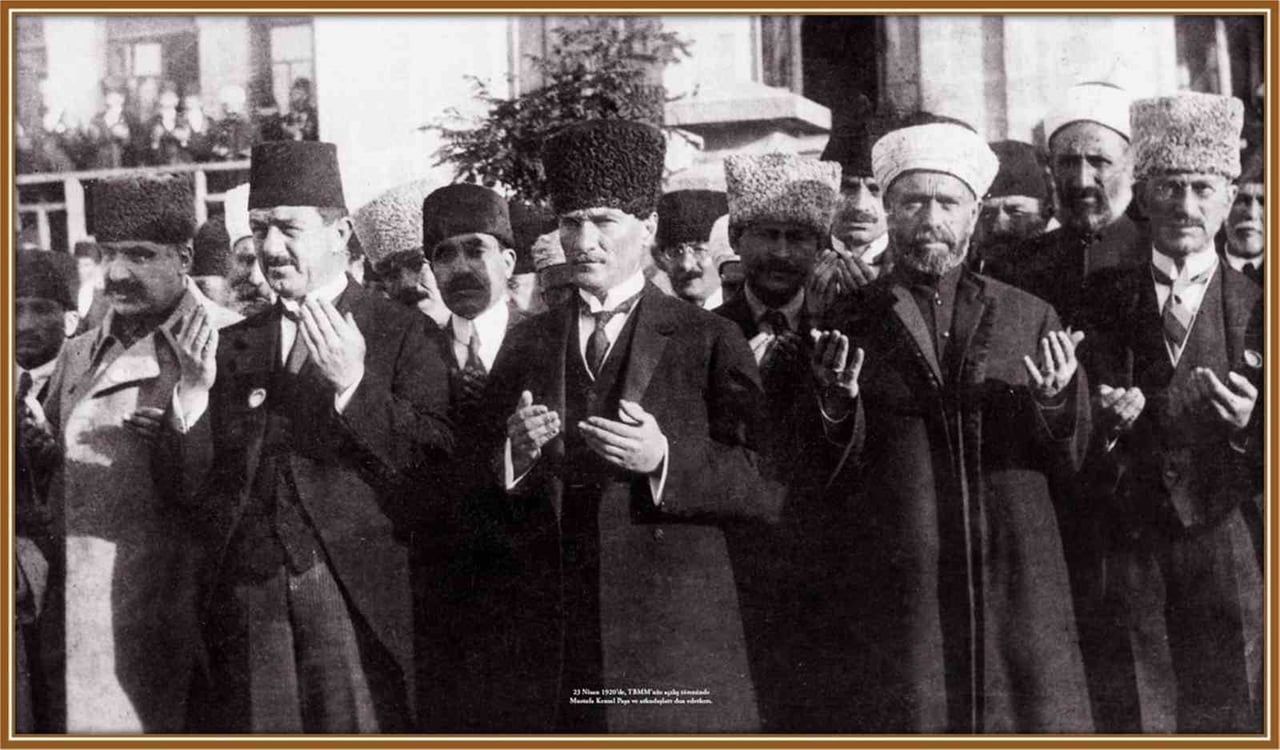 ÇANAKKALE’DE TARİHÇİ DR. ÖĞRETİM ÜYESİ MİTHAT ATABAY TARAFINDAN TÜRKİYE BÜYÜK MİLLET MECLİSİ'NİN...