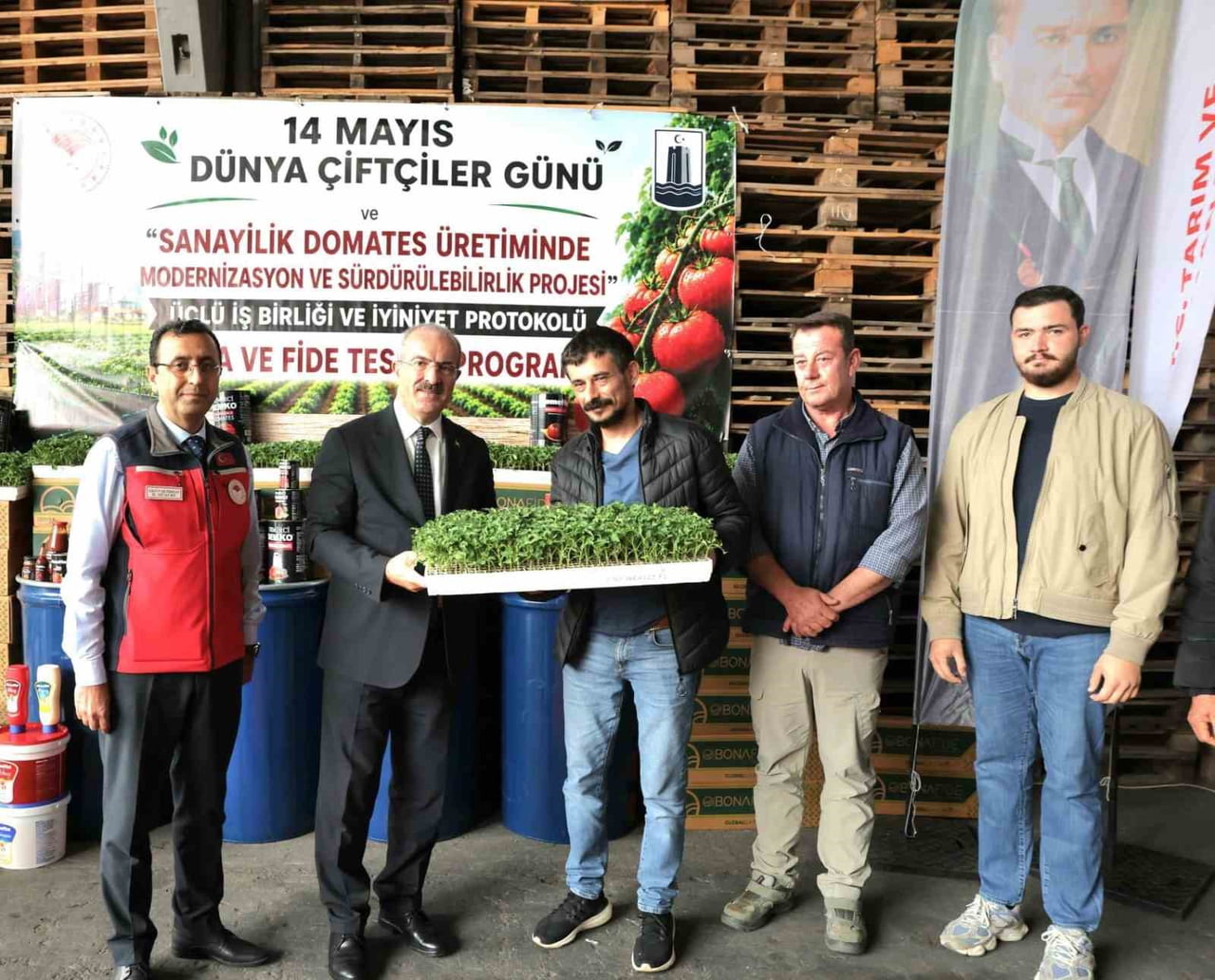 ÇANAKKALE’DE ÜRETİCİLERE DESTEK VE PROJELER HIZ KESMEDEN DEVAM EDERKEN ‘SÖZLEŞMELİ ÜRETİM MODELİ’...