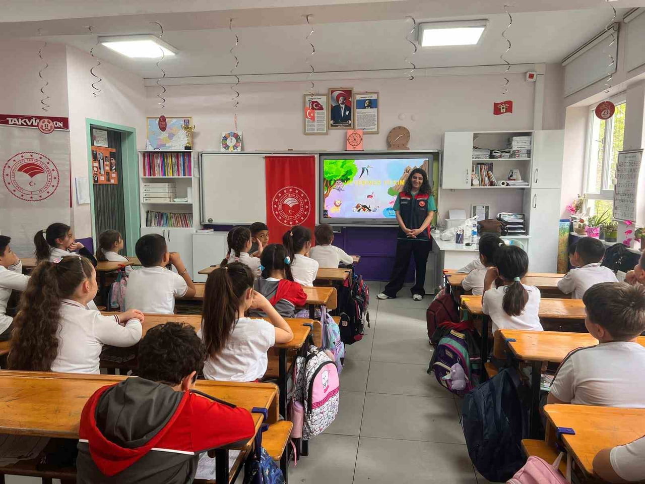 ÇANAKKALE’DE VETERİNER HEKİMLERİ GÜNÜ ÇERÇEVESİNDE  VETERİNERLER İLE 2’NCİ SINIF ÖĞRENCİLERİ BİR...