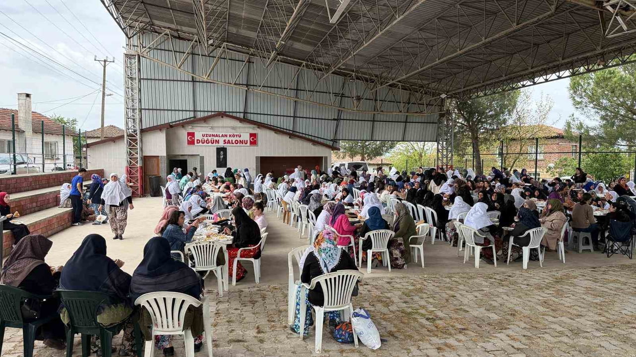 ÇANAKKALE’NİN ÇAN İLÇESİNE BAĞLI UZUNALAN KÖYÜNDE DÜZENLENEN GELENEKSEL ÇİFTÇİ BAYRAMI VE KÖY...