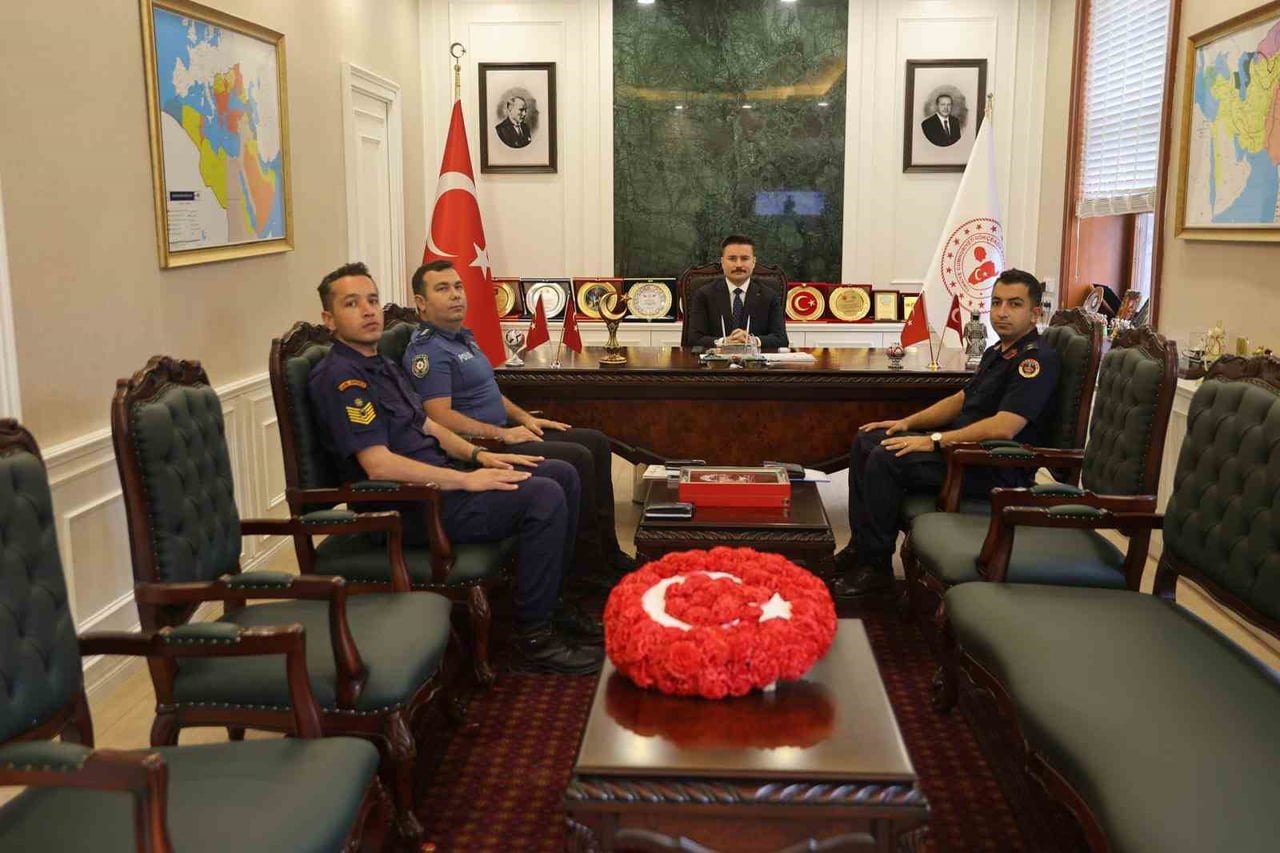 ÇANAKKALE’NİN GÖKÇEADA İLÇESİNDE YAKLAŞAN BAYRAM TATİLİ ÖNCESİNDE ADAYA GELECEK MİSAFİRLERİN HUZUR...
